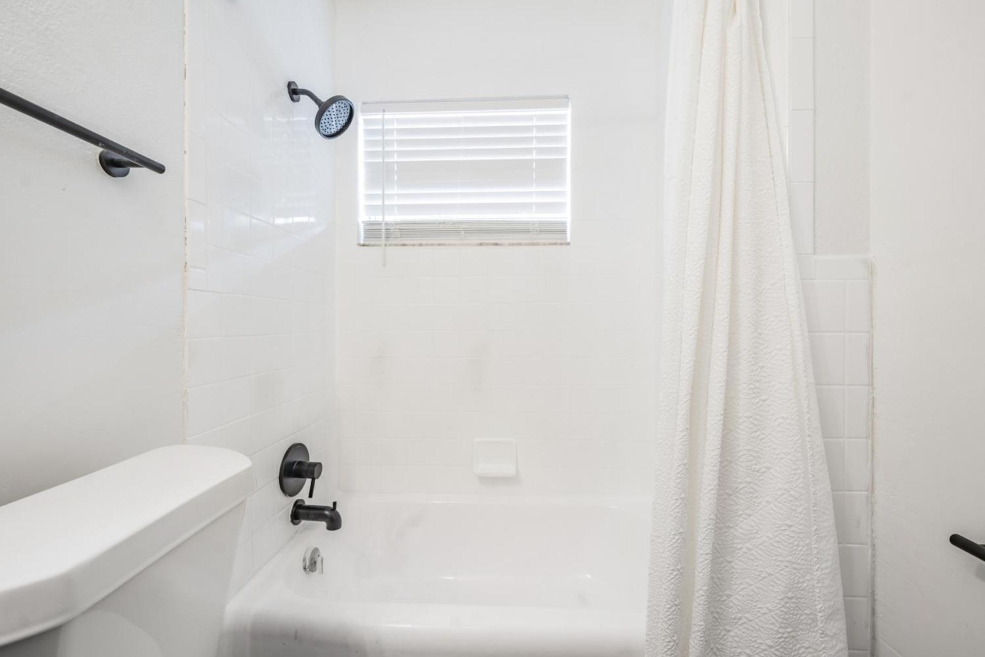 Spacious Studio Apartment Near Nightlife & Dining! Sankt Petersburg Zewnętrze zdjęcie