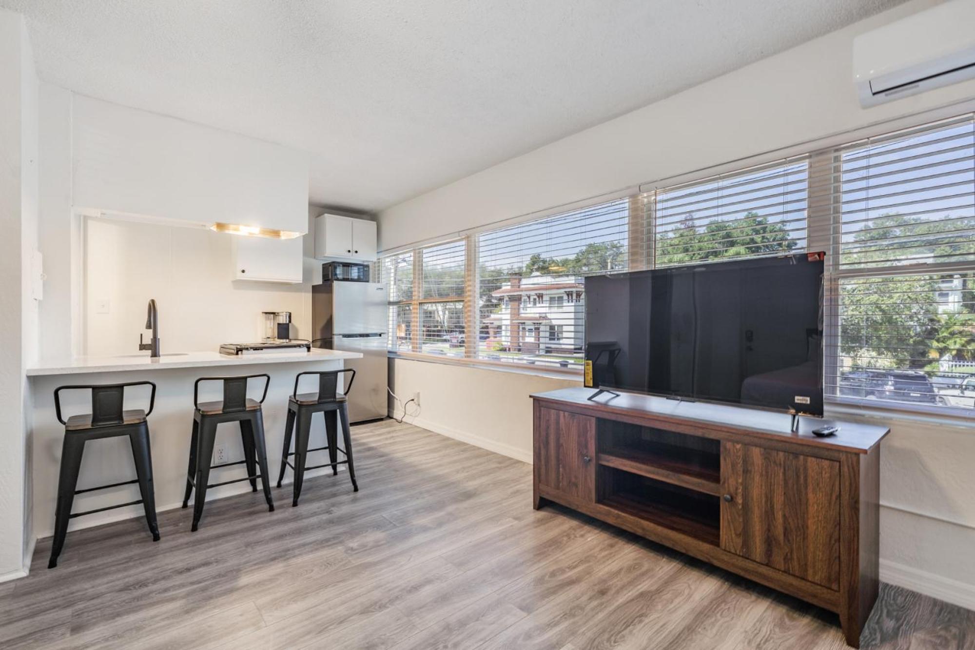 Spacious Studio Apartment Near Nightlife & Dining! Sankt Petersburg Zewnętrze zdjęcie